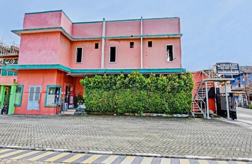 Cilacap Hotel | Budget-Friendly Hotel Bintang Flores with Breakfast Included