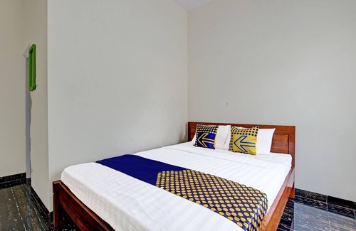 Karanganyar House | Budget-Friendly Aster Hotel Syariah with Breakfast & Kids' Amenities