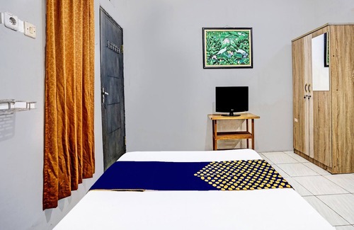 Waru Hotel | Budget-Friendly Stay at SPOT ON 91789 Kost Umik Sidoarjo
