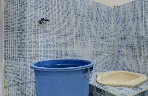 Waru Hotel | Budget-Friendly Stay at SPOT ON 91789 Kost Umik Sidoarjo