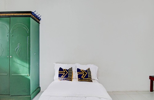 Kampar Hotel | Budget-Friendly Stay at SPOT ON 91950 Guest House TekNong