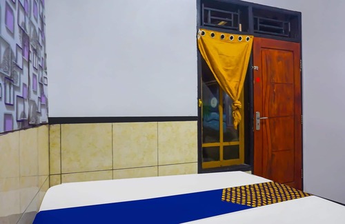 Sukabumi Hotel | Budget-Friendly Stay at SPOT ON 92154 Nusasari Guest House