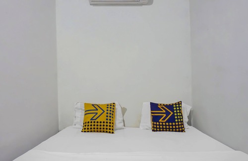 Sukabumi Hotel | Budget-Friendly Stay at SPOT ON 92154 Nusasari Guest House