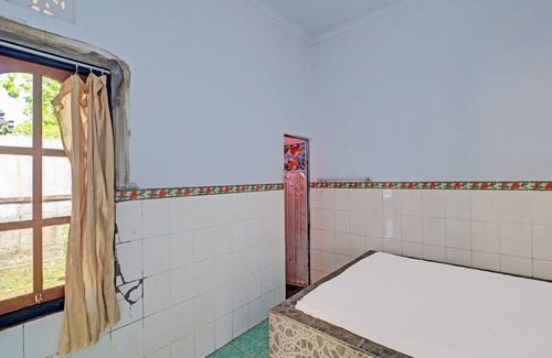 Negara Hotel | Top-Rated Hotel Sekar Jagat Near Pantai Baluk Rening