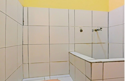 Semarang Hotel | Budget-Friendly Stay at SPOT ON 92610 Barokah Kostel