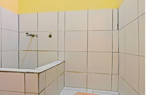 Semarang Hotel | Budget-Friendly Stay at SPOT ON 92610 Barokah Kostel