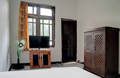 Sukabumi Hotel | Budget-Friendly Stay at SPOT ON 92856 Home Stay Aom Kusman