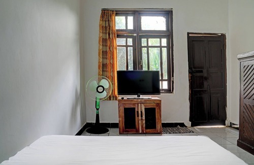Sukabumi Hotel | Budget-Friendly Stay at SPOT ON 92856 Home Stay Aom Kusman
