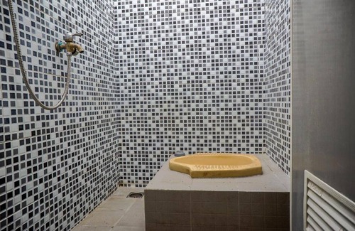 Gresik Hotel | Budget-Friendly Homestay H. Syarif Syariah in Bandar Gresik