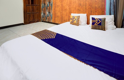 Gresik Hotel | Budget-Friendly Homestay Near Karman's Sari with Breakfast