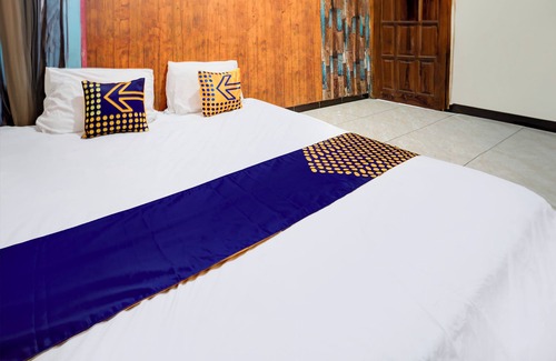 Gresik Hotel | Budget-Friendly Homestay Near Karman's Sari with Breakfast