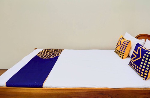 Gresik Hotel | Budget-Friendly Homestay Near Karman's Sari with Breakfast
