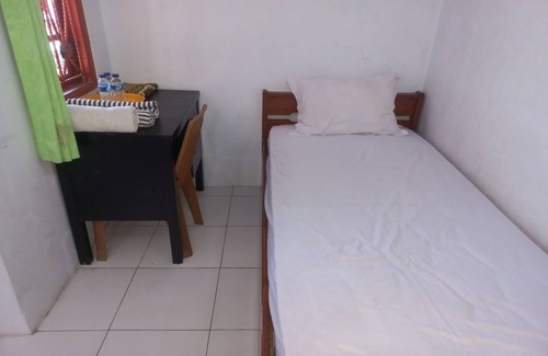 Purwokerto Hotel | Budget-Friendly Stay at SPOT ON 93557 Juan Kostel 2