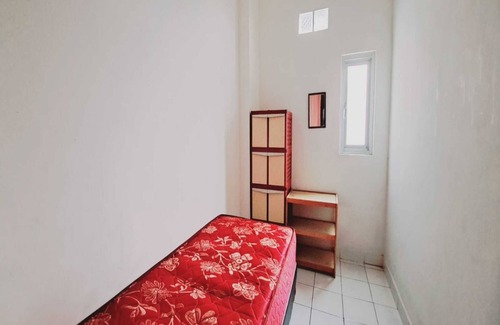 Ragunan Hotel | Budget-Friendly Stay at OYO 93722 Shannhay Guest House