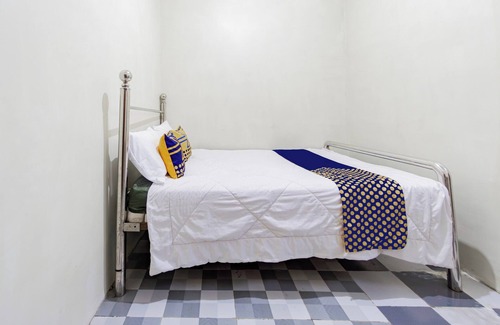 Kediri Hotel | Budget-Friendly Hasna Guest House with Breakfast Included