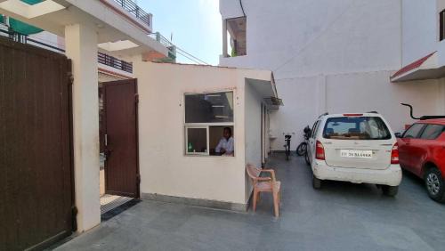 Allahabad Apartment | Family-Friendly Getaway at Spot ON HOME 81265 Hotel Sitasmriti