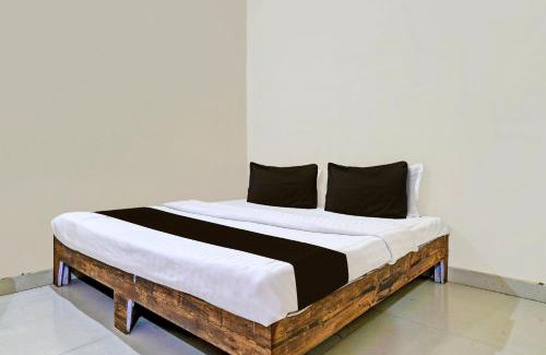 Sanwer Hotel | Top Hotels in Mānglia, India - Child-Friendly & Rated 10/10