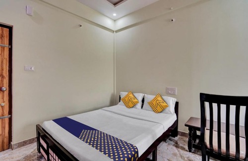 Manchanabele Hotel | Budget-Friendly Stay at SPOT ON Sneha Boarding & Lodging