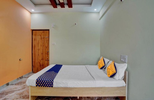 Manchanabele Hotel | Budget-Friendly Stay at SPOT ON Sneha Boarding & Lodging