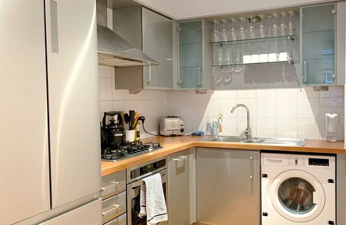 Shoreditch Apartment | Spotless 2-Bedroom Loft with Pet-Friendly Amenities