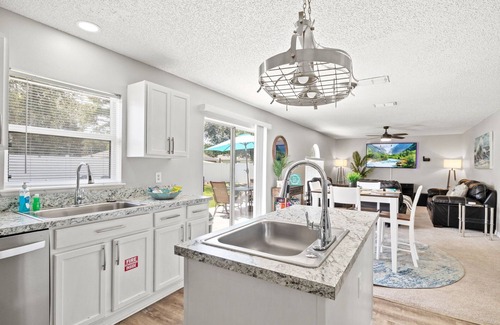Palm Coast House | Family-Friendly Fireplace Retreat Near the Beach - Free WiFi