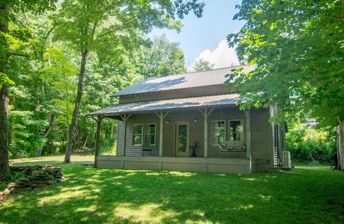 Warrensville Cabin | Unforgettable Spout Branch Cabin by the New River - Family Friendly
