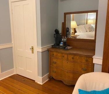 Lincolnville Bed & Breakfast | Cozy Spouter Inn Bed & Breakfast with Oceanfront Views