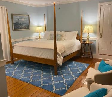 Lincolnville Bed & Breakfast | Cozy Spouter Inn Bed & Breakfast with Oceanfront Views