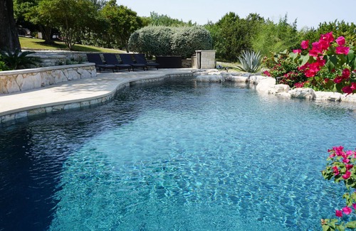 Travis Settlement House | Experience Unforgettable Views at Hilltop Estate Retreat