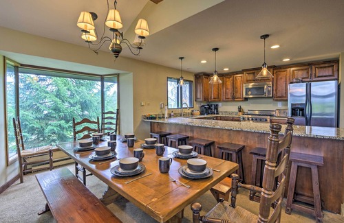 Fraser Cabin | Inviting Fraser Cabin with Private Hot Tub & Scenic Deck