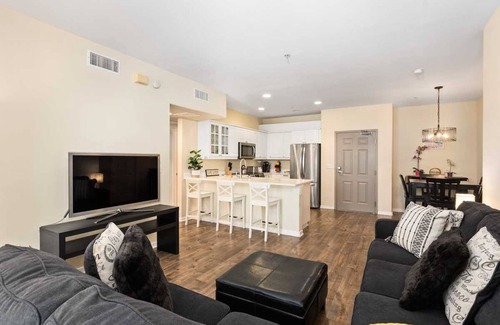Downtown San Diego Condo | Inviting Little Italy Getaway with Pool and Spa Amenities