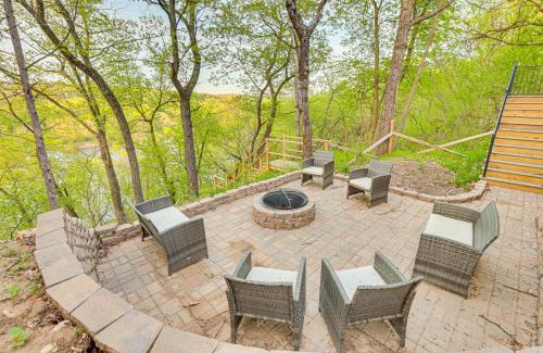 Lake Delton Villa | Inviting Wisconsin Dells Home with Deck and Ocean Views