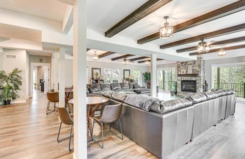 Lake Delton Villa | Inviting Wisconsin Dells Home with Deck and Ocean Views
