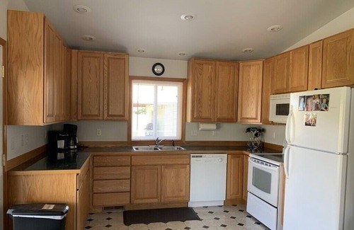 Sunland Estates House | Relax in Comfort at Beautiful Sunland Estates - Rated 10/10