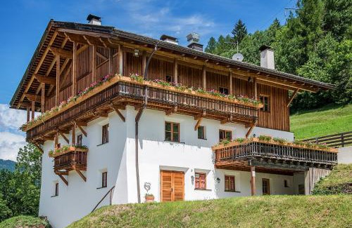 Campo di Trens Apartment | Exceptional Stay at Sprechenstein with Breakfast Included