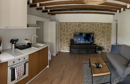 Veliko Tarnovo Apartment | Discover Spring Guest House in Vibrant Veliko Tărnovo