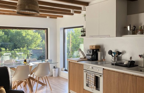 Veliko Tarnovo Apartment | Discover Spring Guest House in Vibrant Veliko Tărnovo