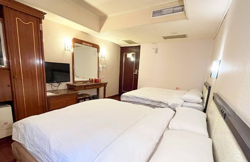 Fengshan District Hotel | Spring Art Hotel