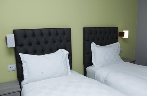Preston Hotel | Family-Friendly Spring Bank ApartHotel with Kitchen & Breakfast