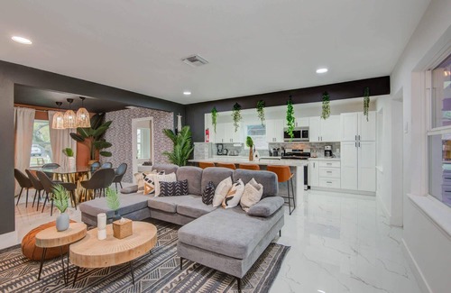 Spring Branch Central House | Relaxing Spring Branch Getaway with Pool and Hot Tub