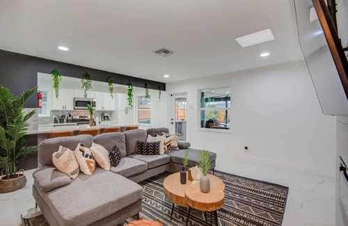 Spring Branch Central House | Relaxing Spring Branch Getaway with Pool and Hot Tub