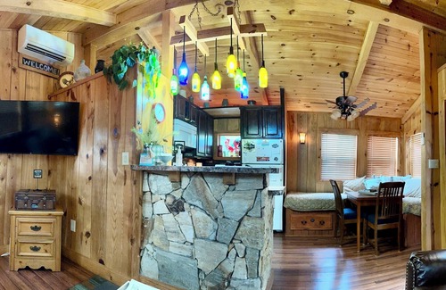Cleveland Cabin | Discover Fun: Pools, Lake & Horses Near Helen!
