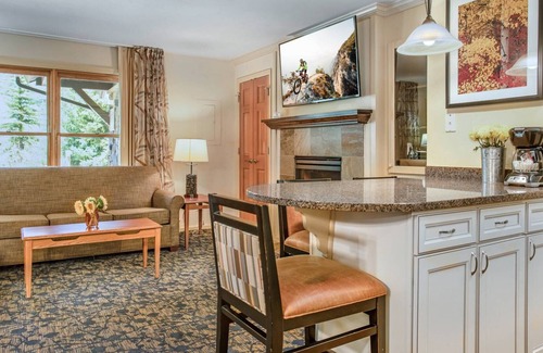 Highland Meadows Condo | Spring break isn't over! Come Sun-Wed, get 10% off. Must stay 3+ nights, valid March & April!