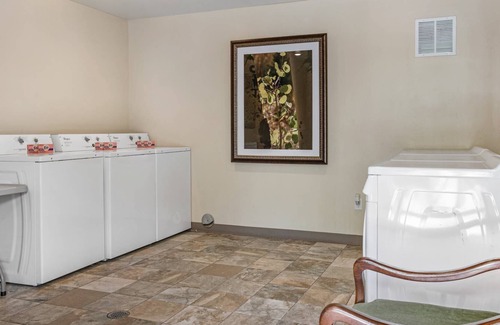 Highland Meadows Condo | Spring break isn't over! Come Sun-Wed, get 10% off. Must stay 3+ nights, valid March & April!