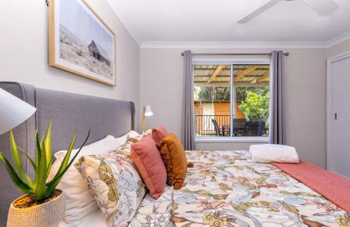 Nowra House | Delightful Spring Cottage: 4-Star Family-Friendly Retreat