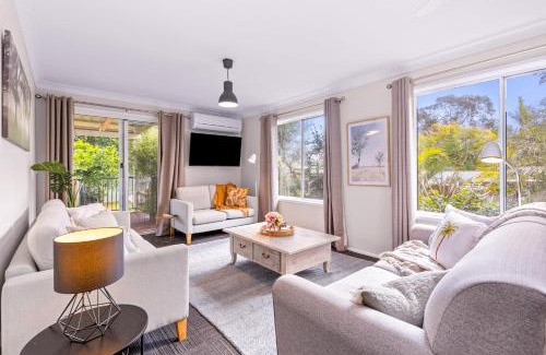 Nowra House | Delightful Spring Cottage: 4-Star Family-Friendly Retreat