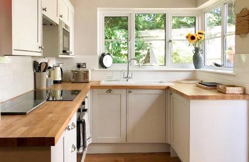 Parkgate House | Spring Cottage: Pet & Child Friendly, Rated 9.8 by Guests