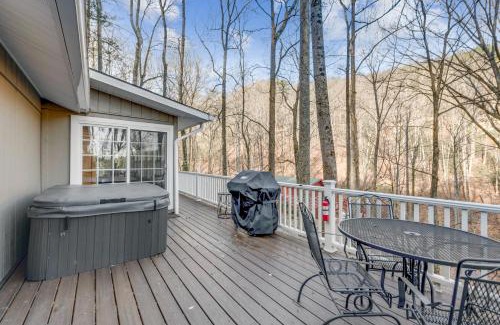 Gatlinburg - Pigeon Forge Ski Chalet | Cozy Spring Creek Cottage with Pool and Pet-Friendly Perks