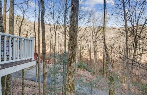 Gatlinburg - Pigeon Forge Ski Chalet | Cozy Spring Creek Cottage with Pool and Pet-Friendly Perks