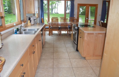 Lakeside House | Exclusive Lake House with Private Beach & Guest Rated 9.8